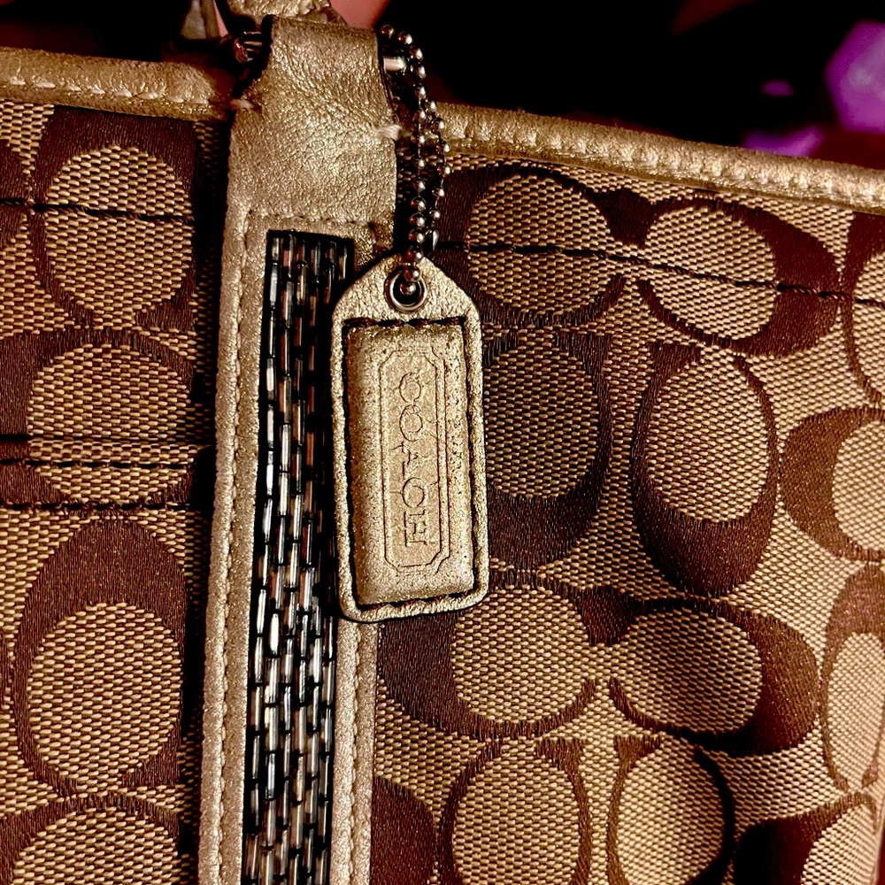 Coach Signature Gallery Collection G05J-8K52 Beaded Tote, PreOwn Good Condition